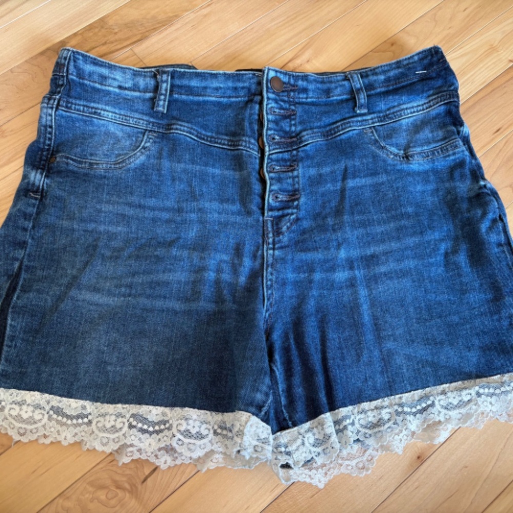 Refuge Denim Jean Shorts Lace Trim High Rise Size 16